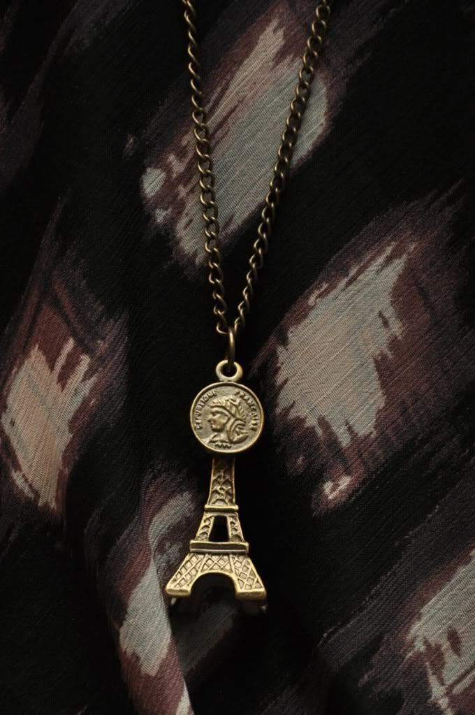 eiffel_tower_necklace