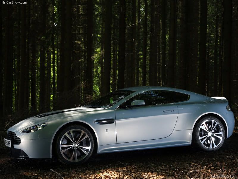 Aston_Martin-V12_Vantage_2010_800x6.jpg